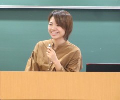 Y.T.さん。保育園の子供に、「先生」と呼ばれるのが喜びだそうです。