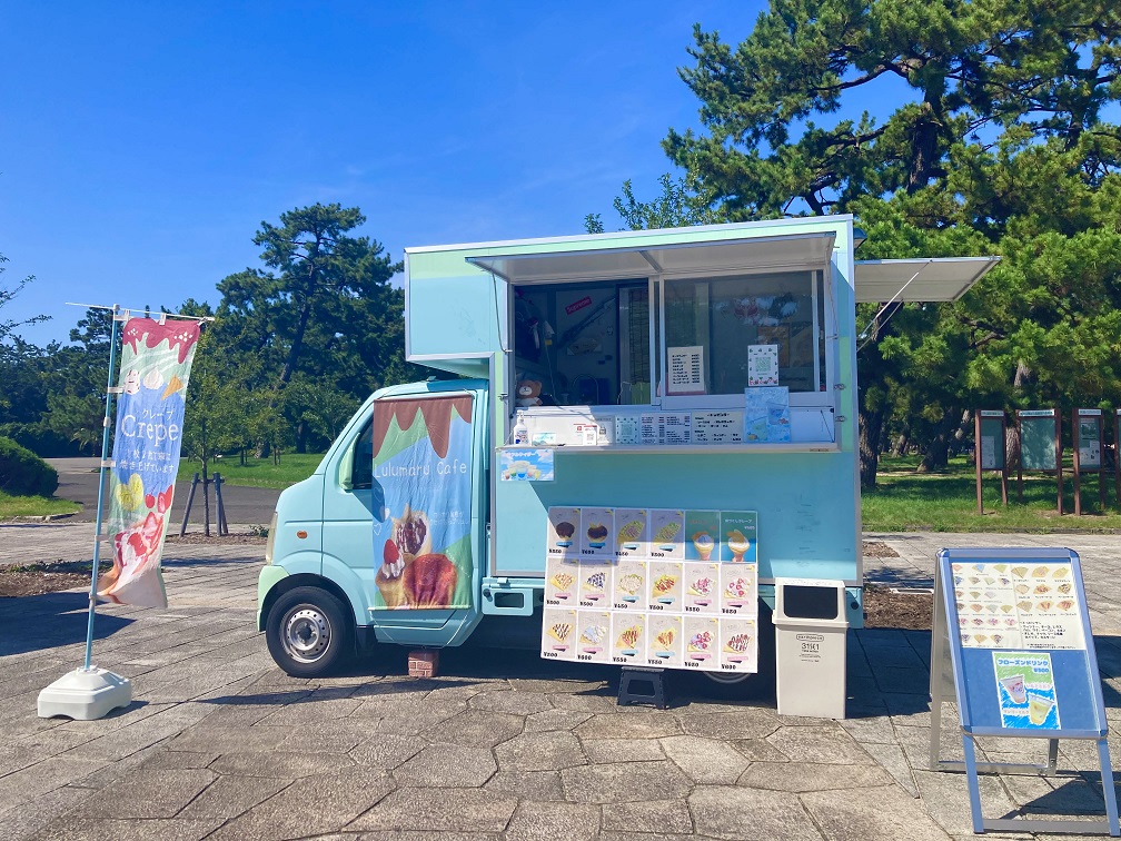 クレープとミニパフェのキッチンカー