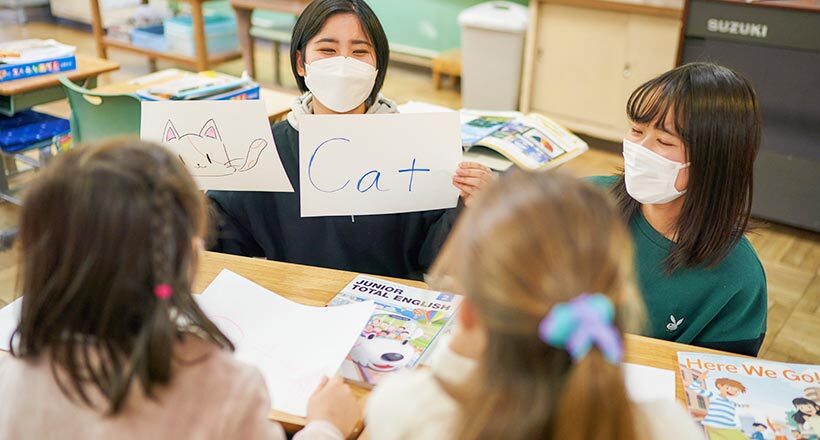 英語を教える小学校教諭